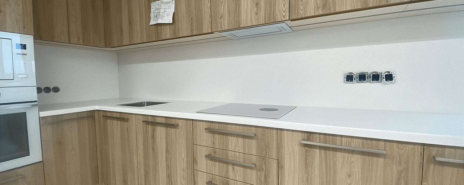 Столешница с фартуком из искусственного камня Staron Sm421
